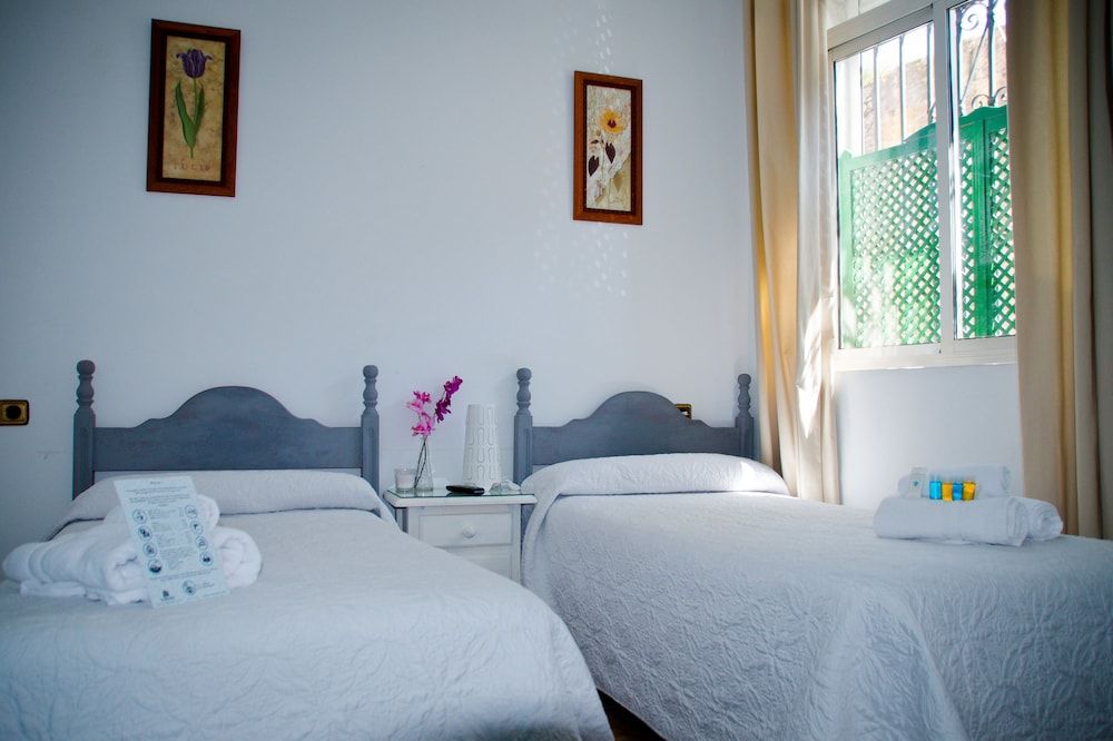 undefined Hostal La Muralla 2
