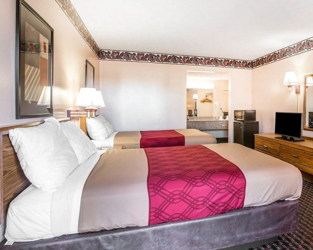 Econo Lodge McDonough South Standard Room, 2 Double Beds, Non Smoking 5
