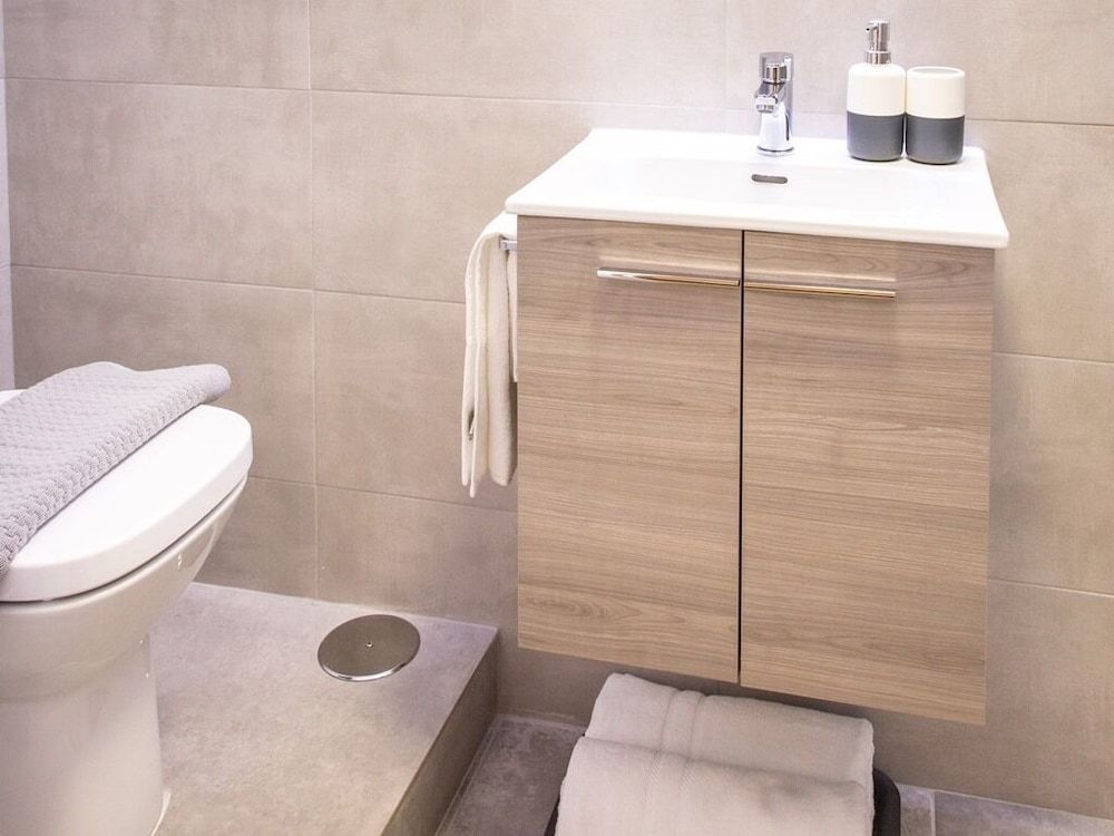 Almijara Residence Deluxe Double Room, Ensuite (Mountain Suite 102) 4