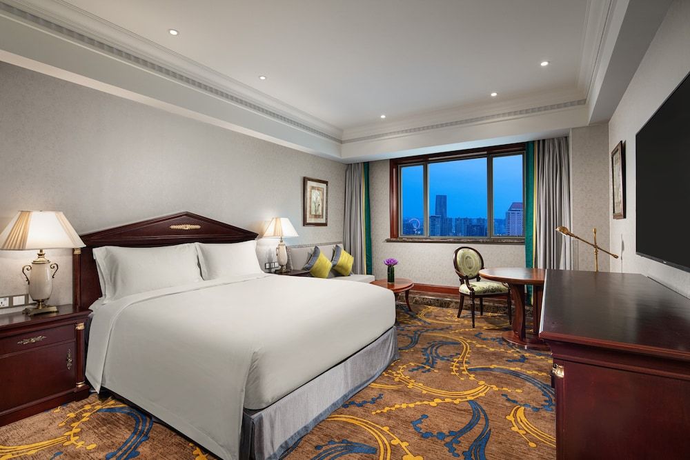 Crowne Plaza Shanghai Nanjing Road by IHG Standard Room, 1 King Bed (High Floor)