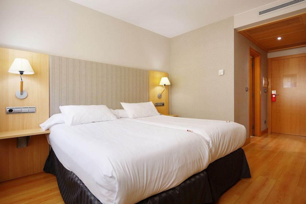 U Hotel Villa - Gomá Standard Double Room (2 beds) 8