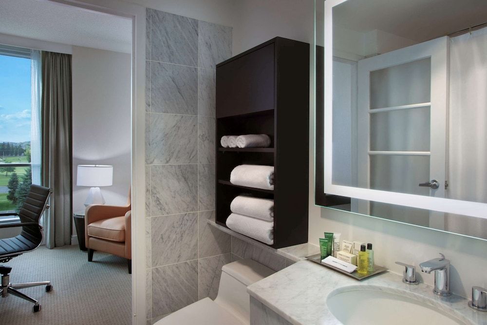 undefined Hilton Toronto/Markham Suites Conference Centre & Spa 4