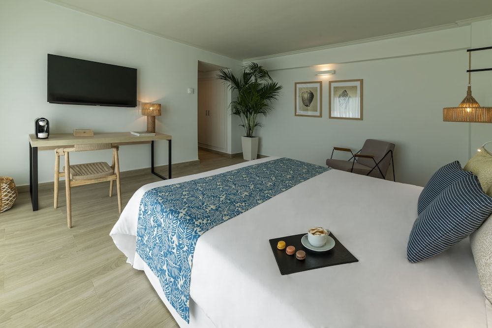 Junior Suite (2 Adults and 2 Children)