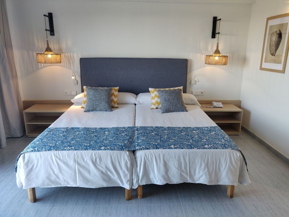 Superior Room (2 Adults)
