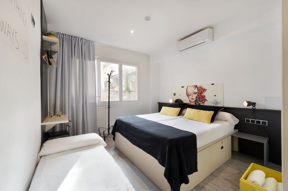 Free Hostels Barcelona Double Room (extra bed) 2