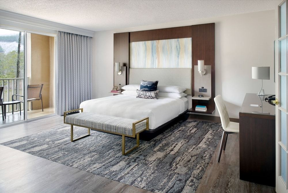 Suite, 1 King Bed with Sofa bed, Lake View