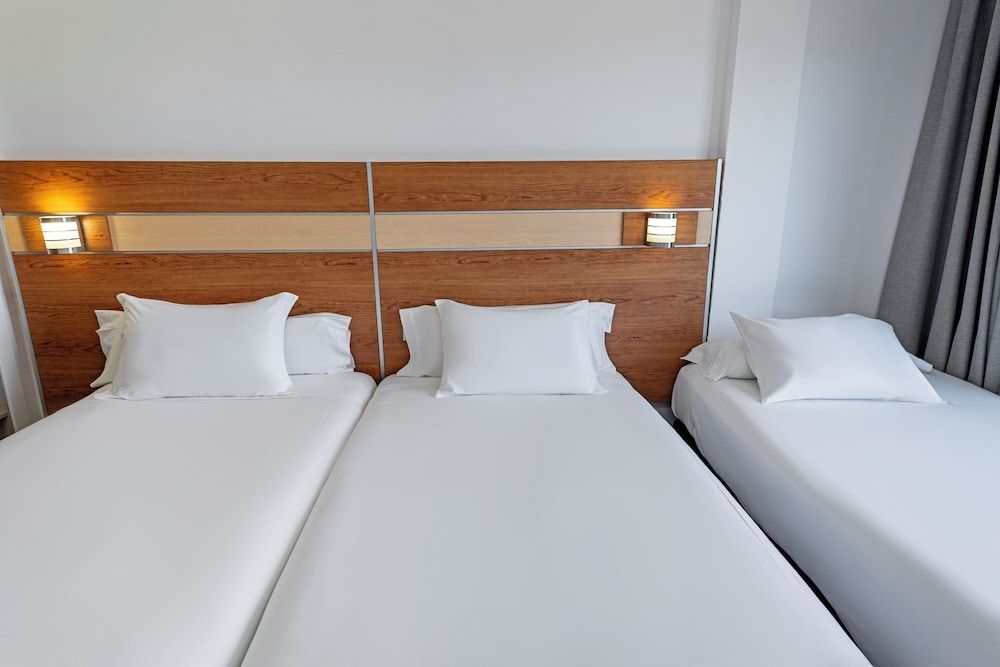3 Single Beds