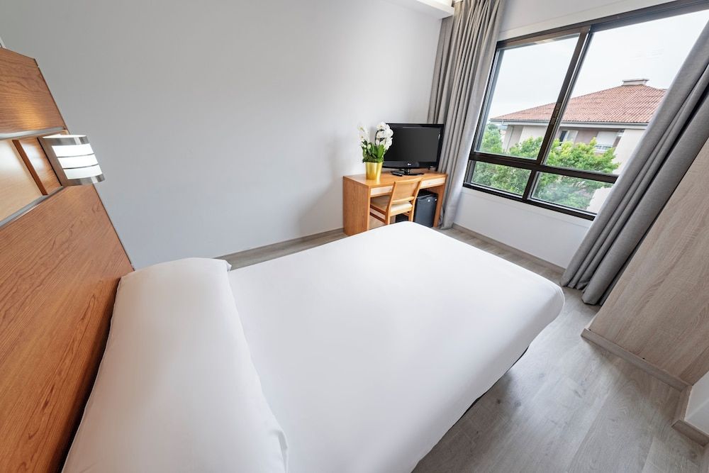 1 Single Bed