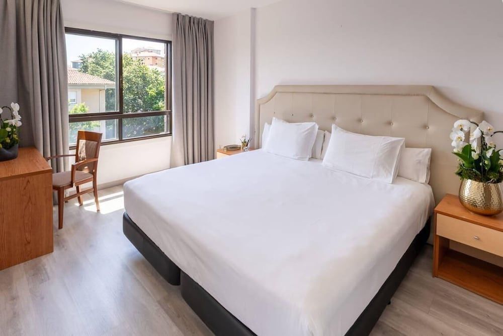 1 King Bed, Suite
