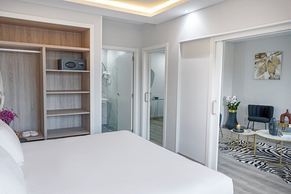 1 King Bed, Suite