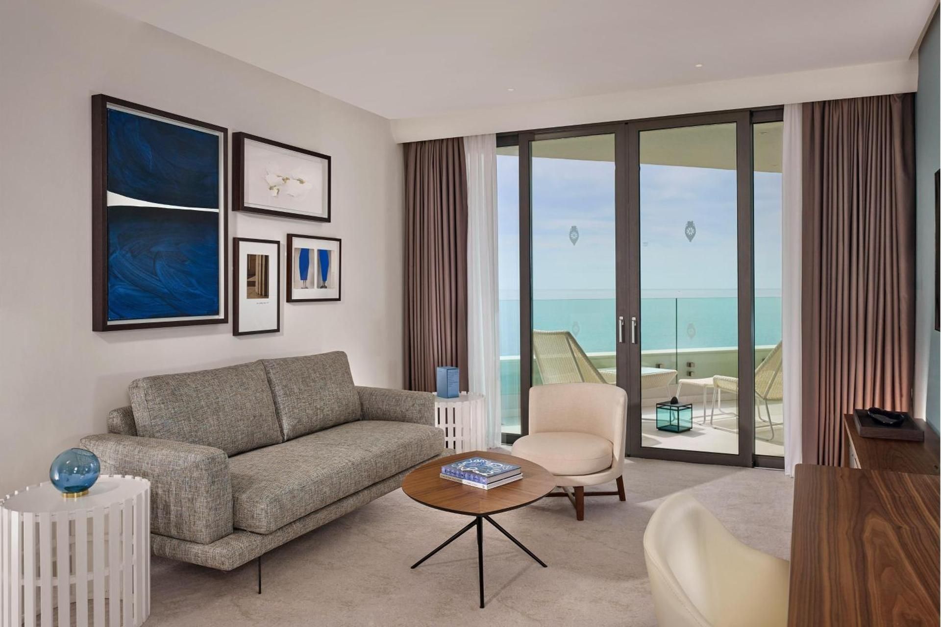 Junior Panoramic Suite, 1 Bedroom Junior Suite, 1 King, Sea view, Corner room, High floor