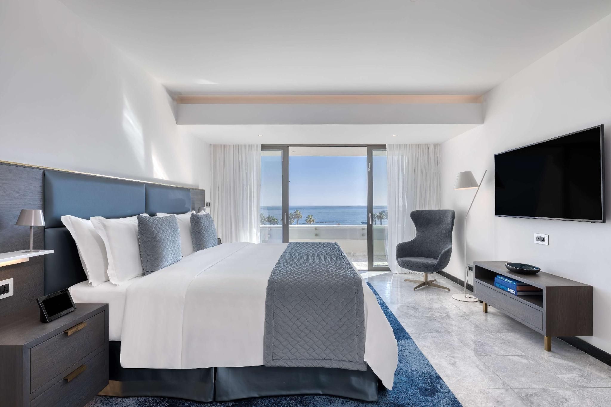 Lifestyle Suite with pool, 1 Bedroom Suite, 1 King, Sofa bed, Sea view, Adults Friendly, Terrace