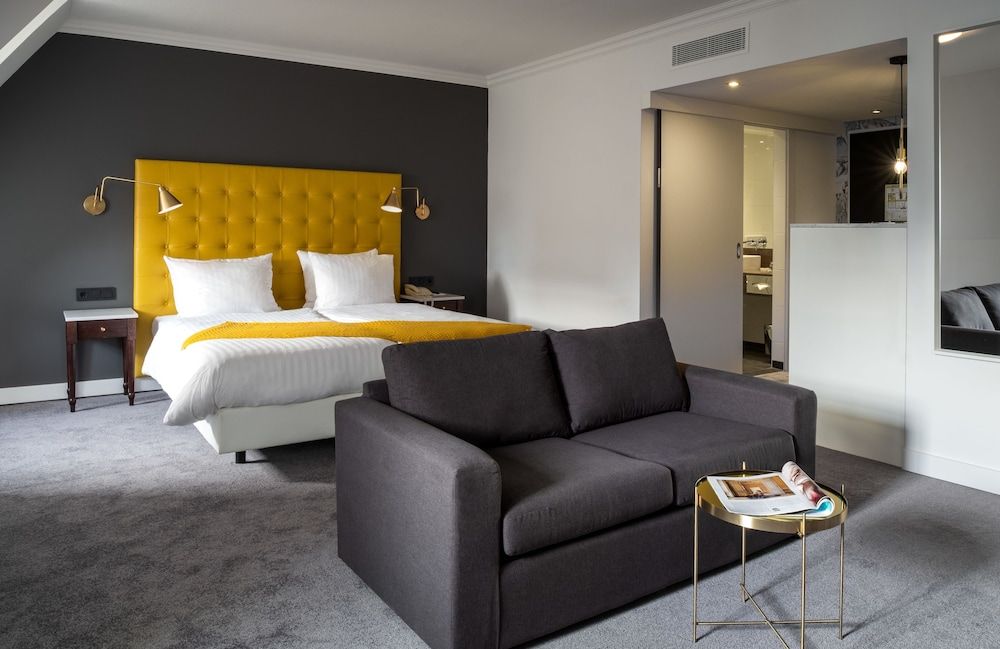 Van der Valk Hotel Hildesheim Deluxe Flamingo (view to market place) Double Bed