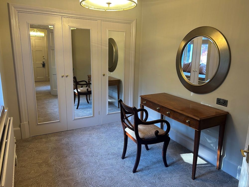 Macdonald Berystede Hotel Deluxe Room, 1 Double Bed (Super Deluxe 4 Poster) 3