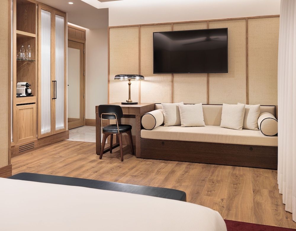 undefined H10 Madison 10