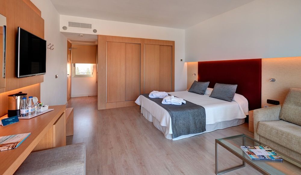 CM Playa del Moro Hotel Junior Suite, Balcony, Partial Sea View 2