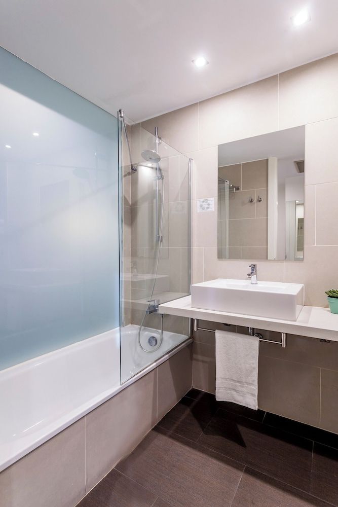 AZZ Valencia Táctica Double Room Single Use 4