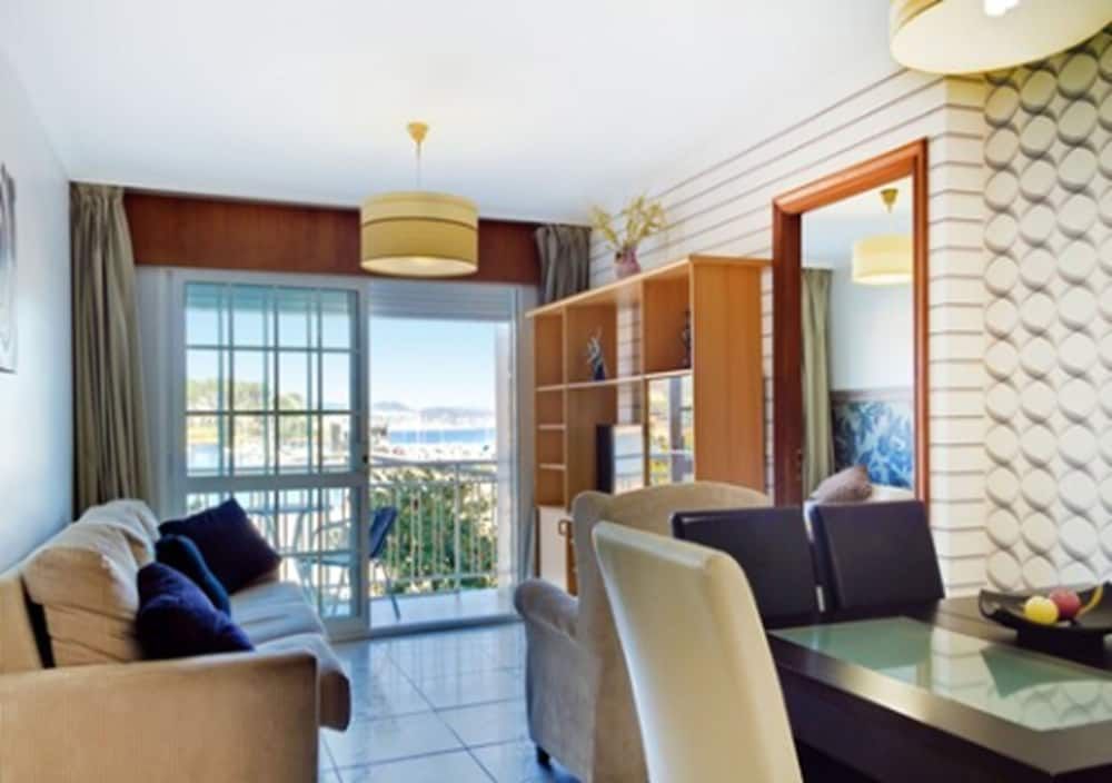 Apartment, 3 Bedrooms, Sea View