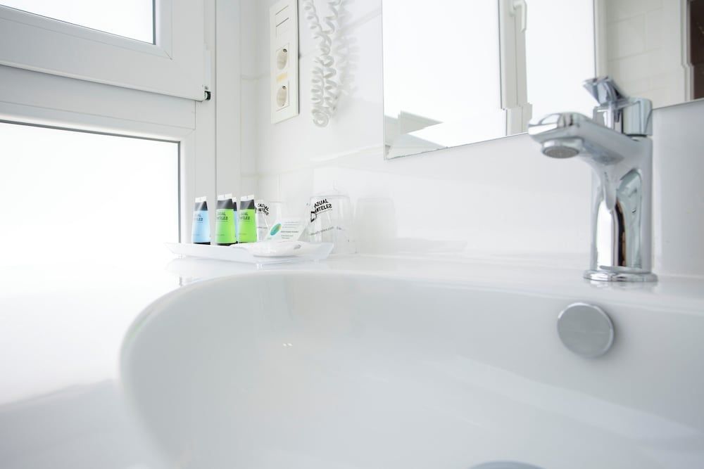 Casual del Mar Málaga Hotel Economy Double Room 8