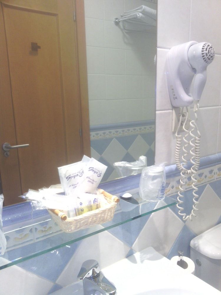 Hotel Goya Twin Room 6