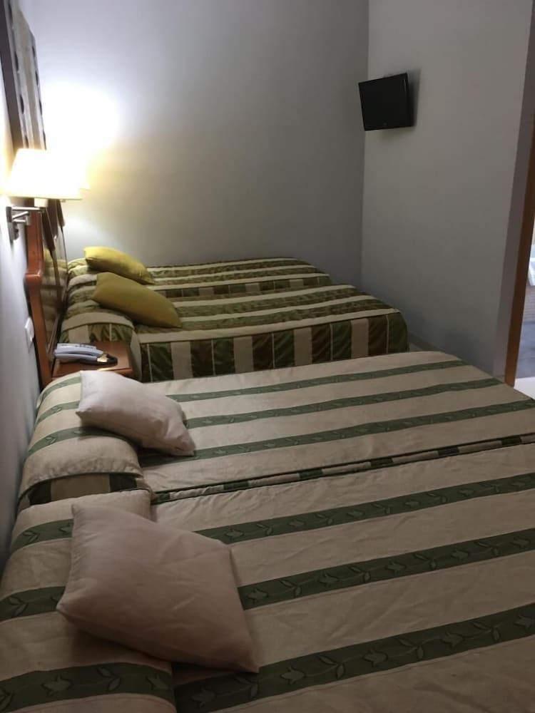 Hotel Goya Family Room 6