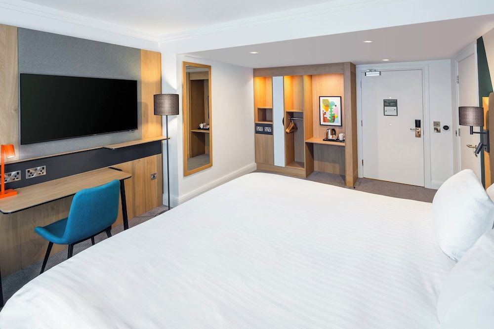 Standard Room, 1 King Bed, Accessible (Super)