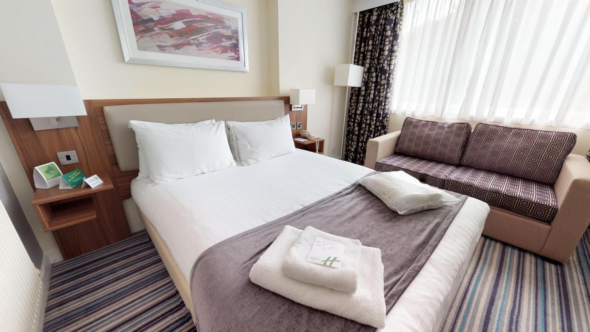 1 Double Standard Sofa Bed Walk-in shower
