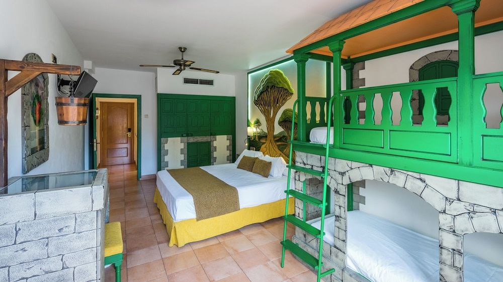 Double Room (Themed 2 Adults + 2 Children)