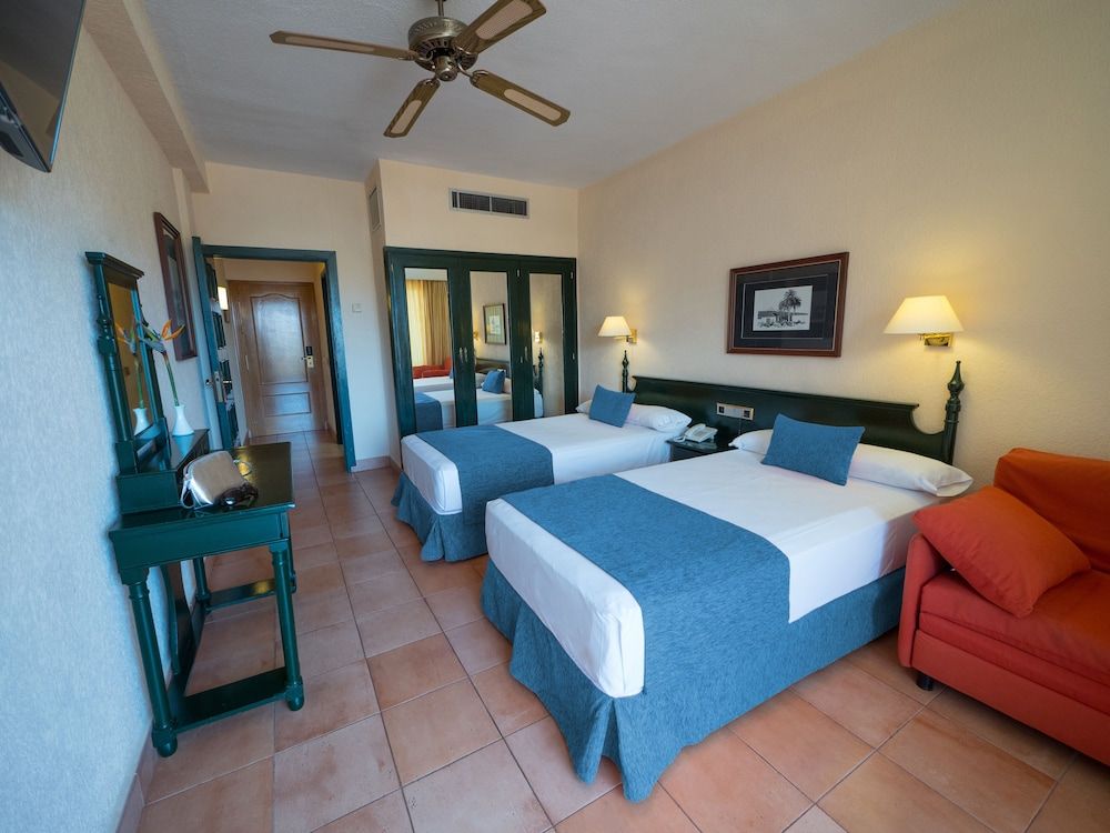 Habitación doble vista Teide (3 Adultos + 1 Niño)