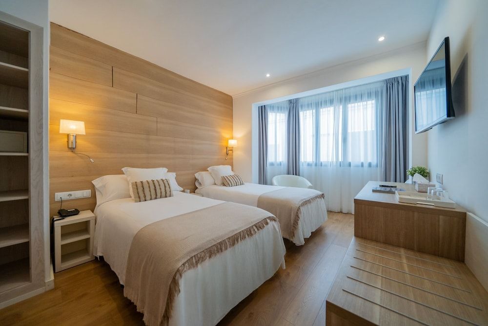 Hostal Menurka Superior Double Room 5