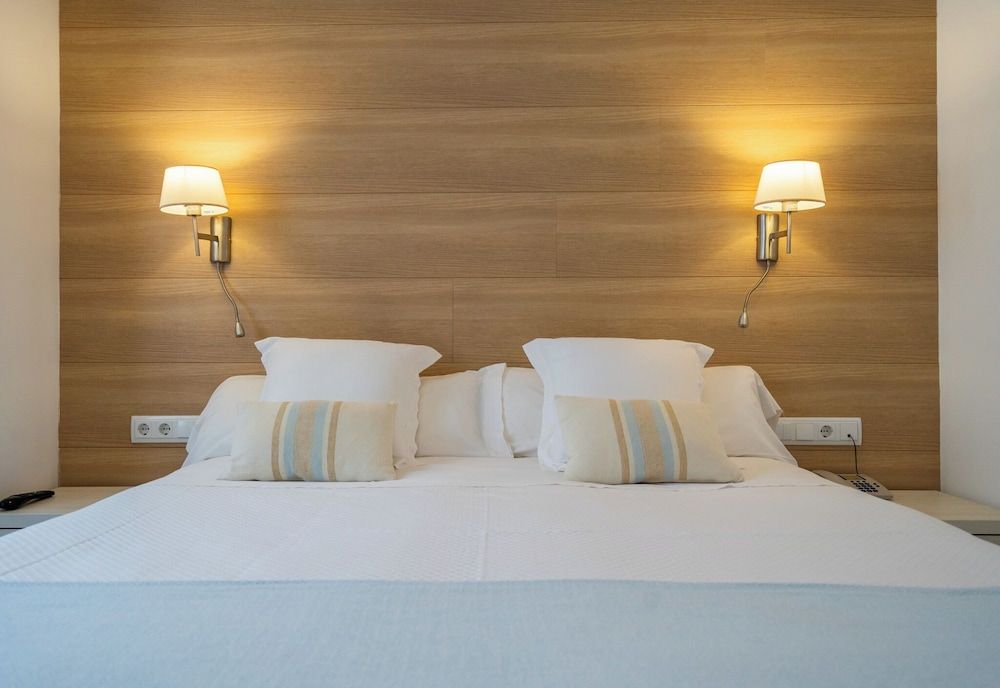 Hostal Menurka Superior Double Room 2