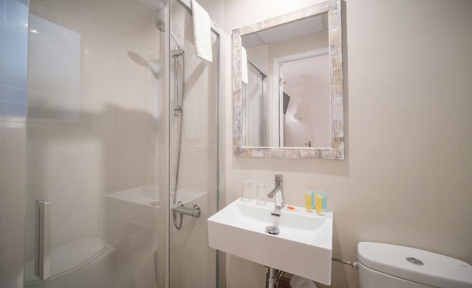 Hostal Menurka Single Room 8