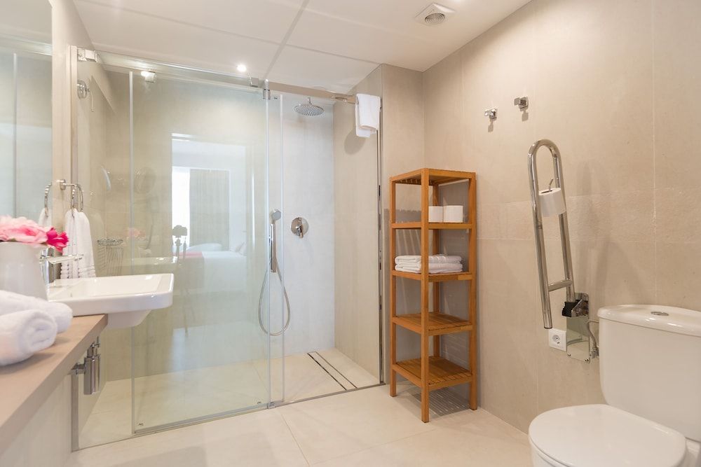 Hostal Menurka Superior Double Room 12