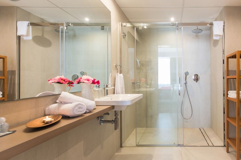 Hostal Menurka Superior Double Room 16