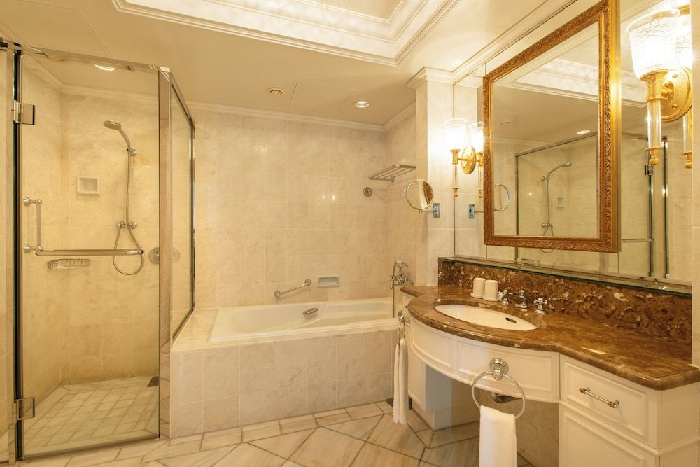 Premier Floor Corner Suite Grand King Rainbow Bridge Side, Non Smoking