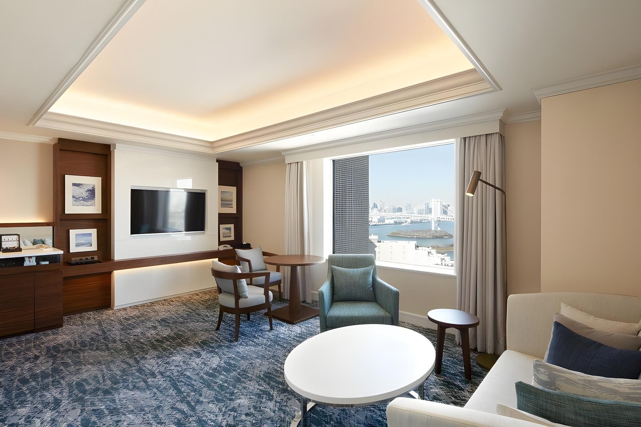 Premier Floor Corner Suite Twin Rainbow Bridge Side