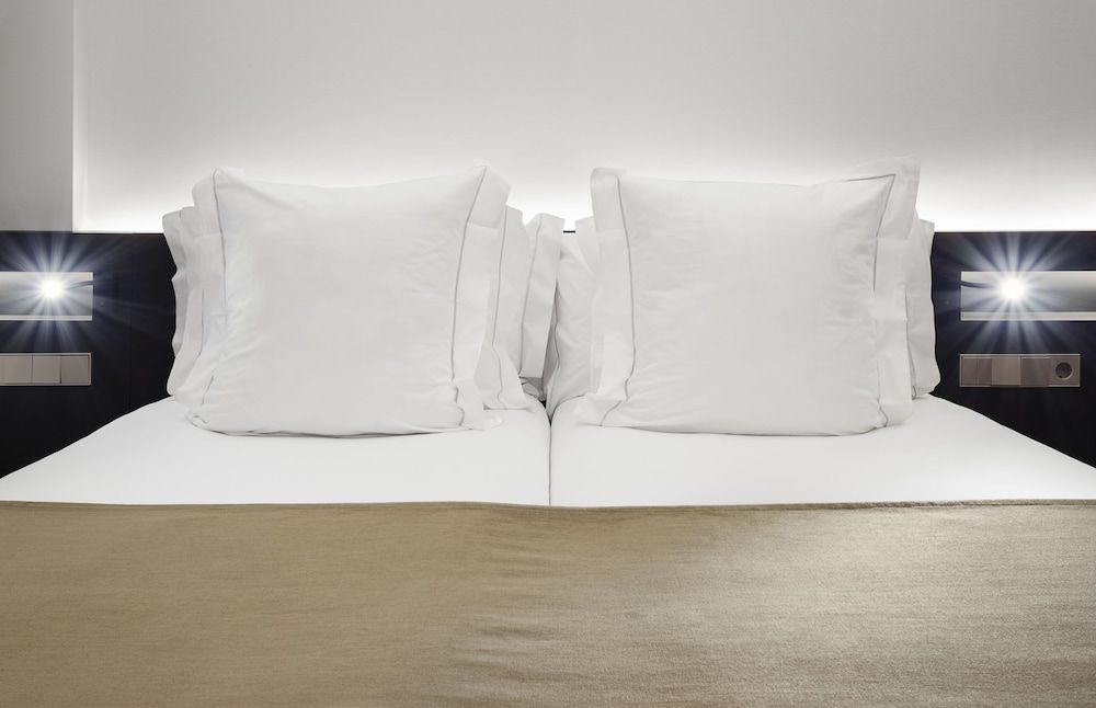 One Shot Mercat Standard Double or Twin Room 8