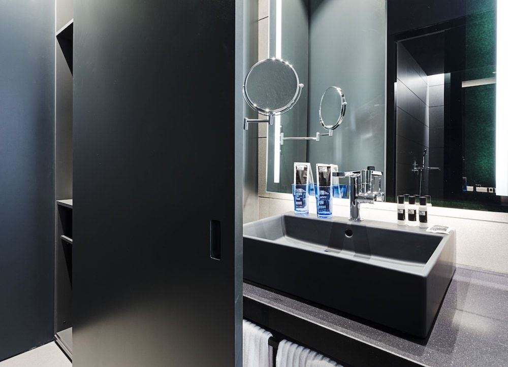 One Shot Mercat Standard Double or Twin Room 11