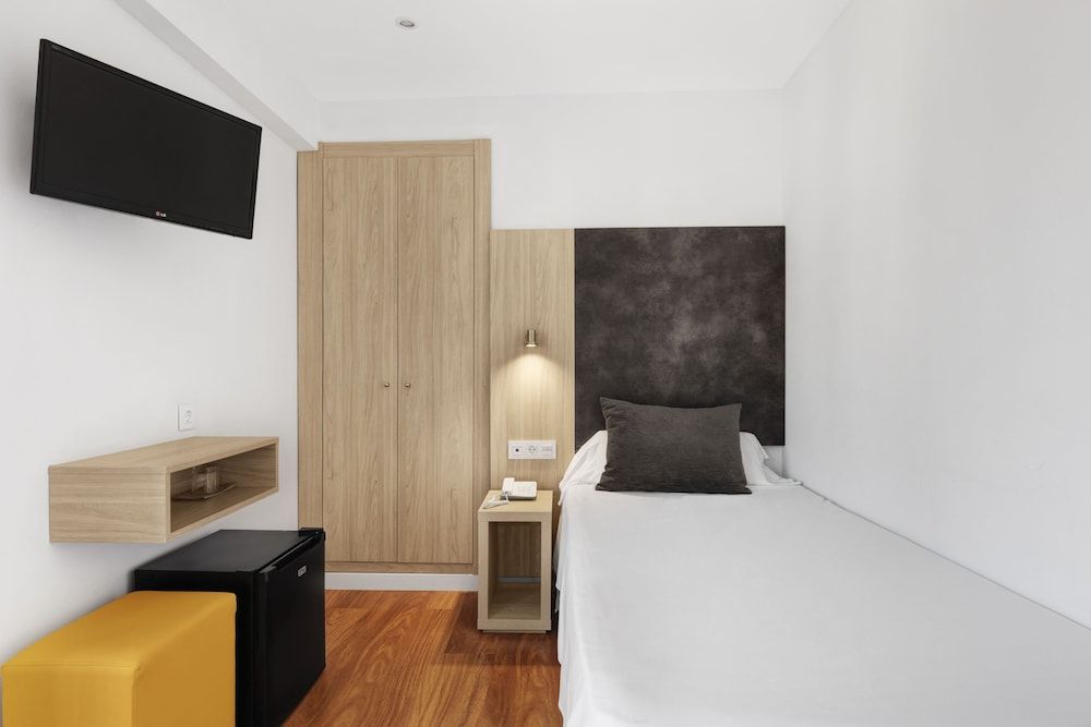 Single Room, Balcony