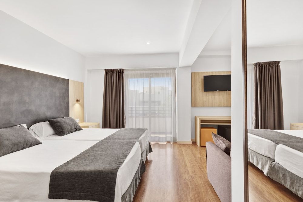 Triple Room, Balcony
