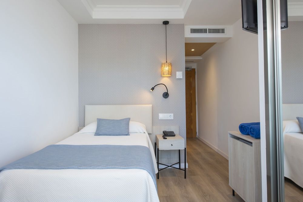 Single Room, Balcony