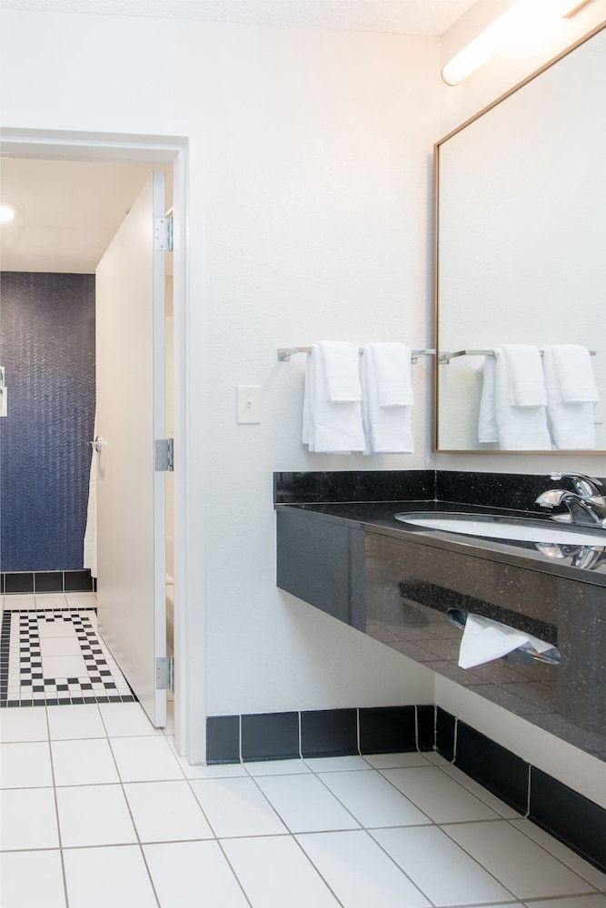 Fairfield Inn & Suites By Marriott - Brunswick Room, 2 Queen Beds, Non Smoking 5