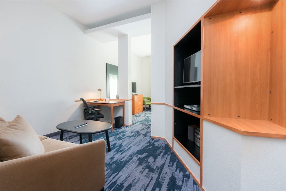 undefined Fairfield Inn & Suites By Marriott - Brunswick 3