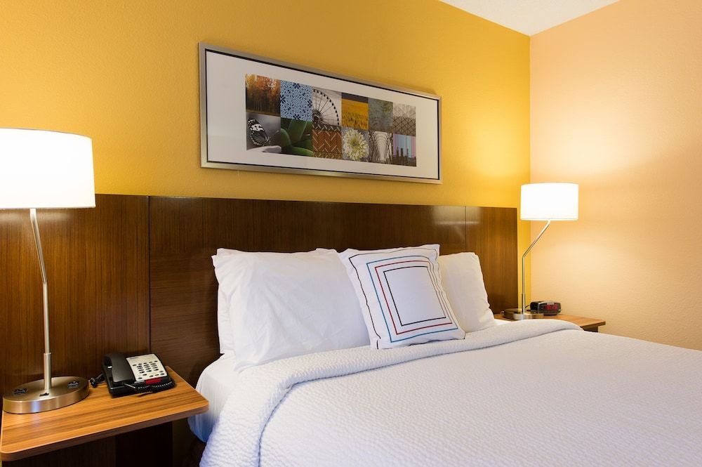 Room, 1 King Bed (Mobility/Hearing Access, Roll-In Shwr)