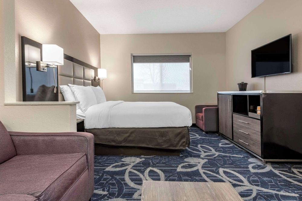 Suite, 1 Queen Bed with Sofa bed, Accessible, Non Smoking