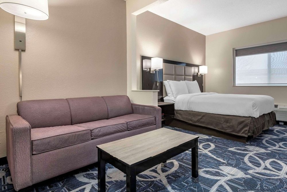 Suite, 1 Queen Bed with Sofa bed, Accessible, Non Smoking