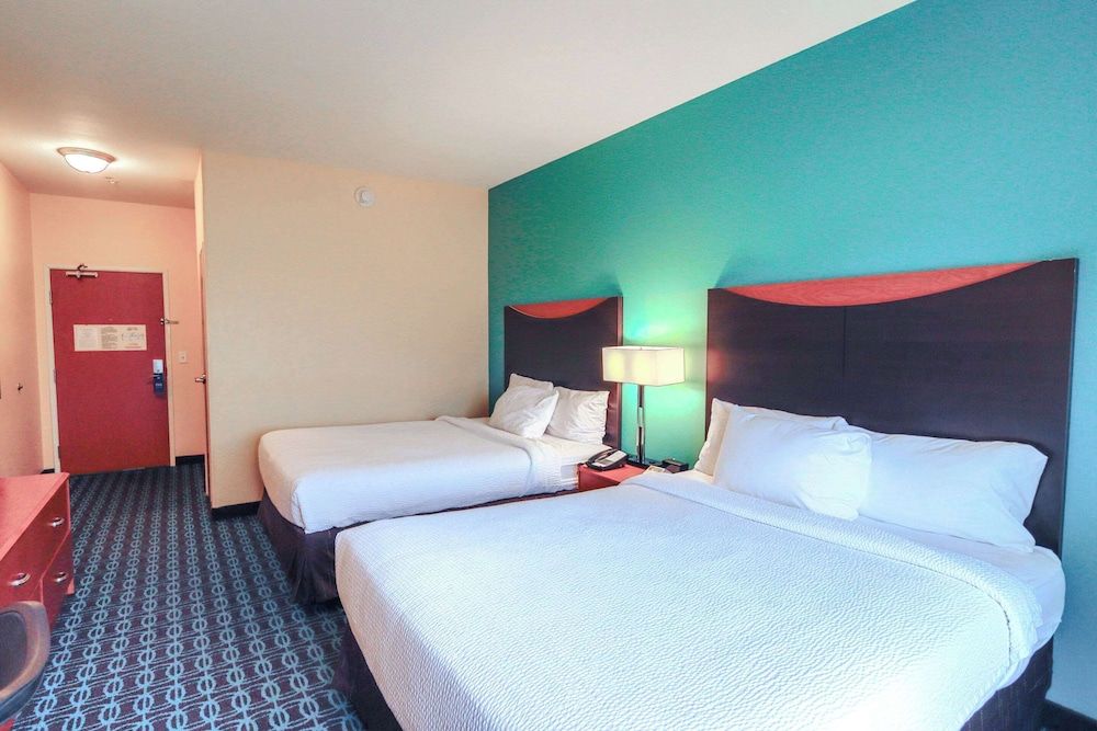 undefined Comfort Inn & Suites 3