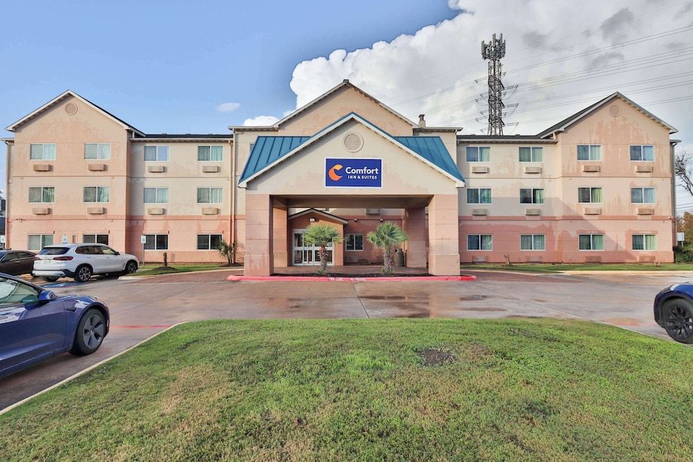 undefined Comfort Inn & Suites 4