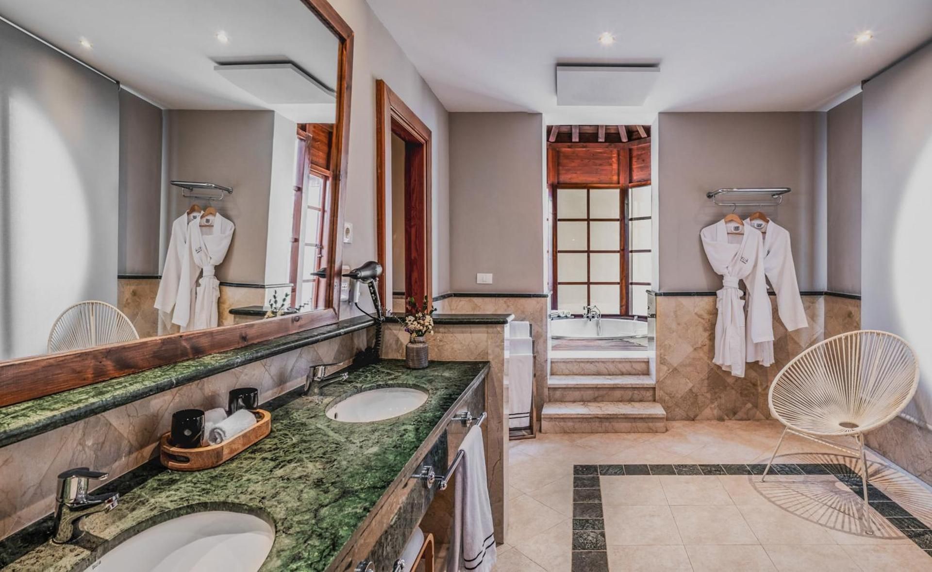 Penthouse Suite - The Level