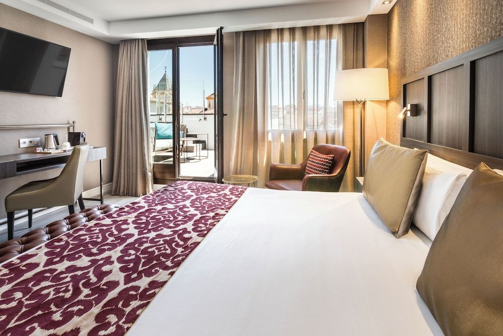 Junior Suite (Swimming Pool)